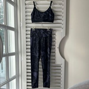 Adidas Workout Set - Black and Gray Patterned Sports Bra and Leggings